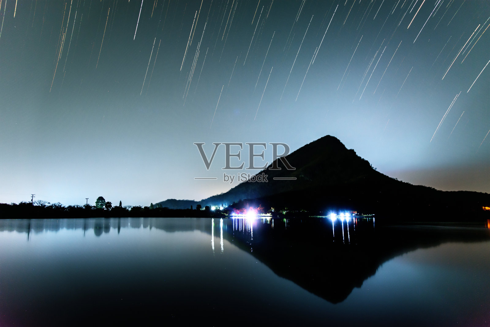 湖边的星星小径照片摄影图片