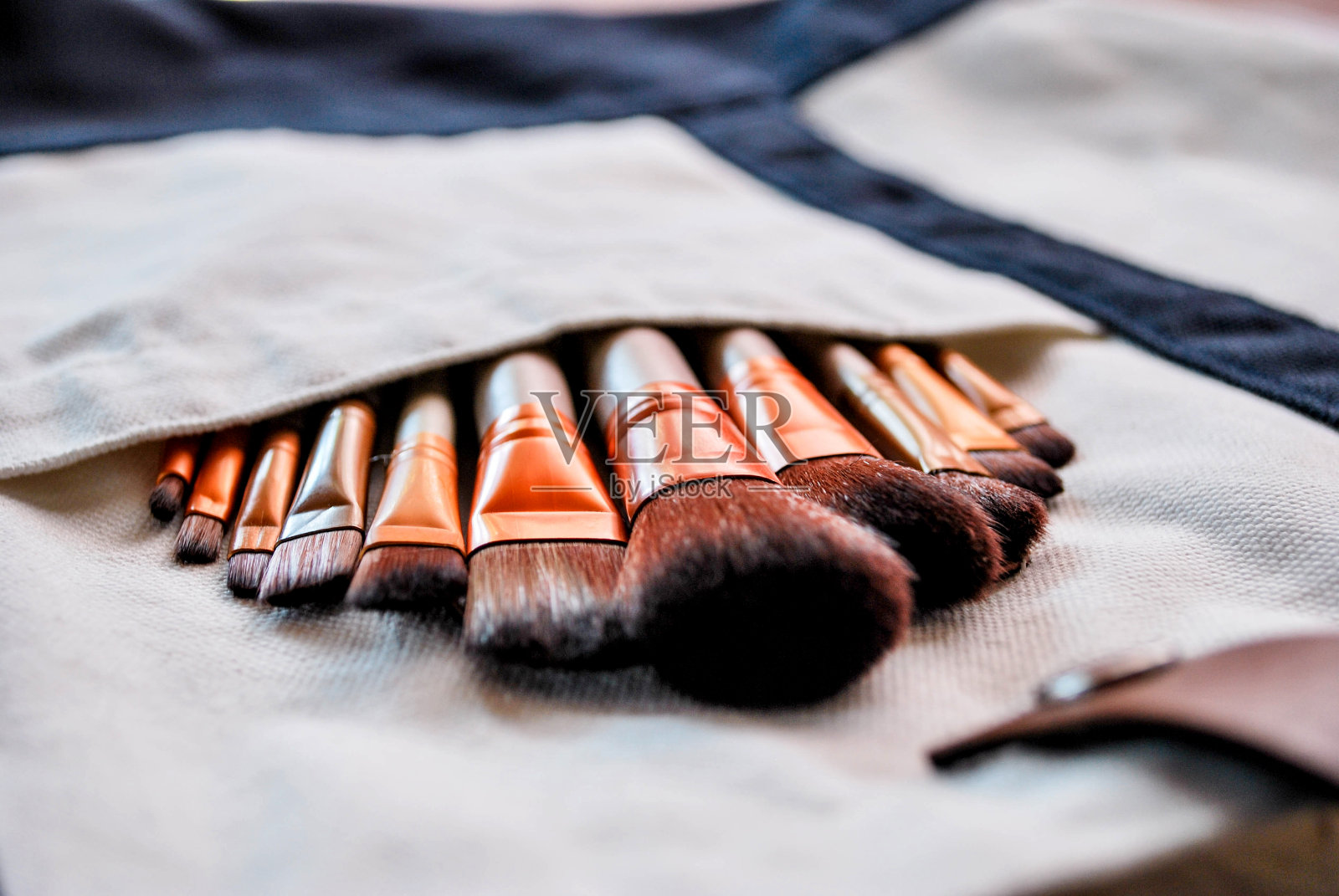 设置化妆刷和化妆品照片摄影图片