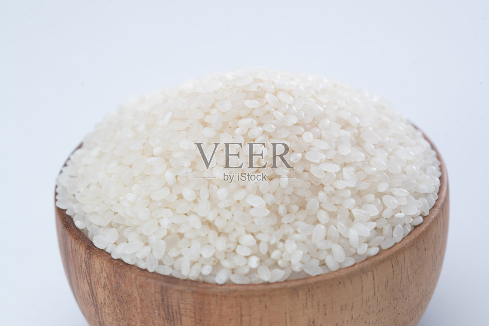 白背景下的一碗大米照片摄影图片