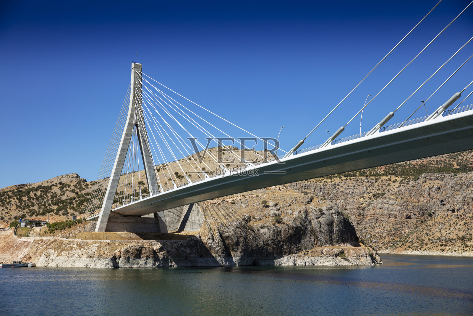 尼斯比幼发拉底河大桥。照片摄影图片