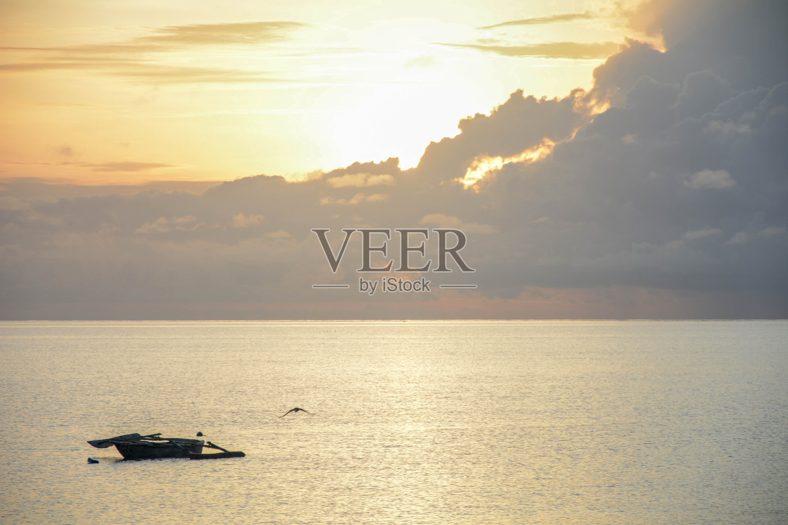 海上美丽的日出照片摄影图片