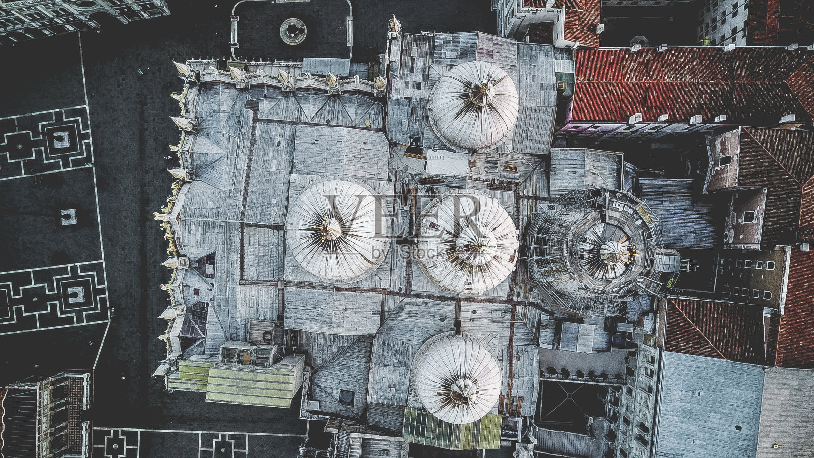 从上面俯瞰威尼斯的日出照片摄影图片