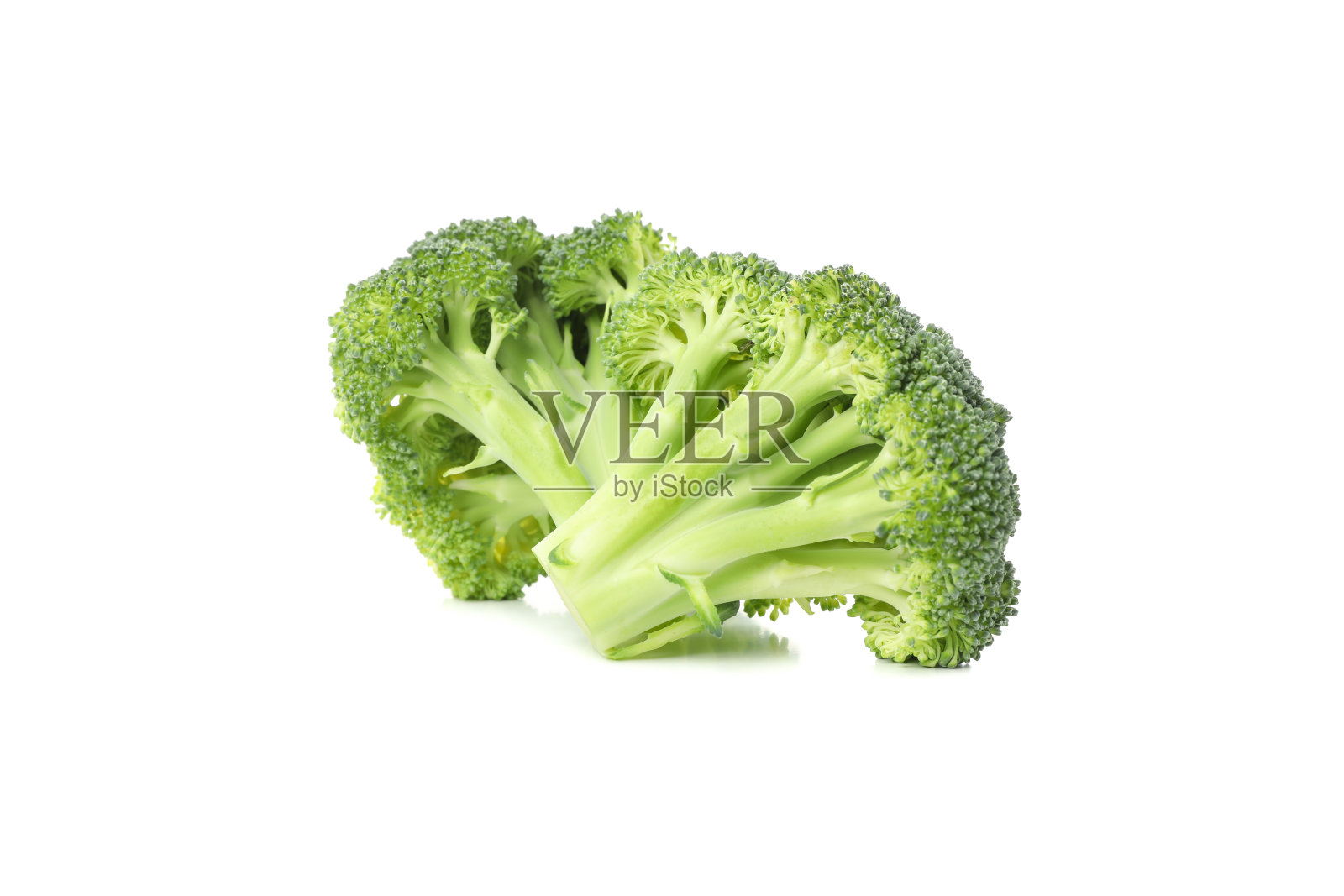 在白色背景上孤立的西兰花。新鲜蔬菜照片摄影图片