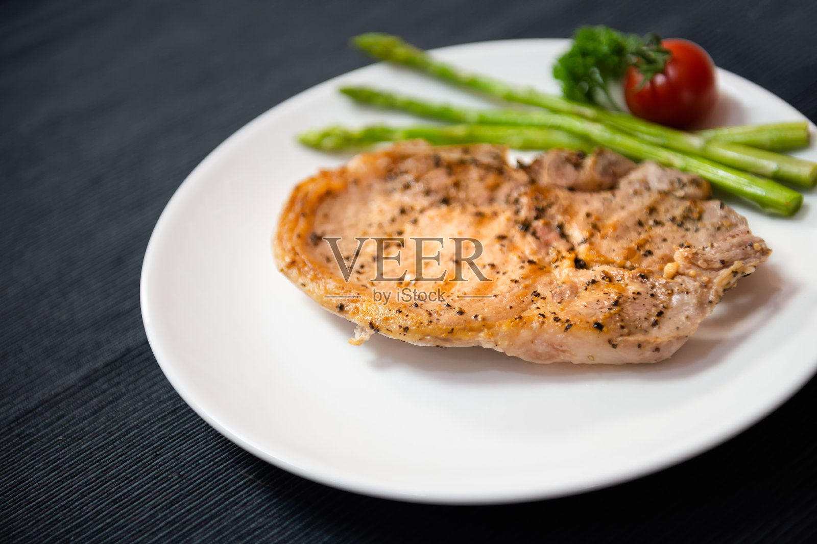 猪肉牛排照片摄影图片