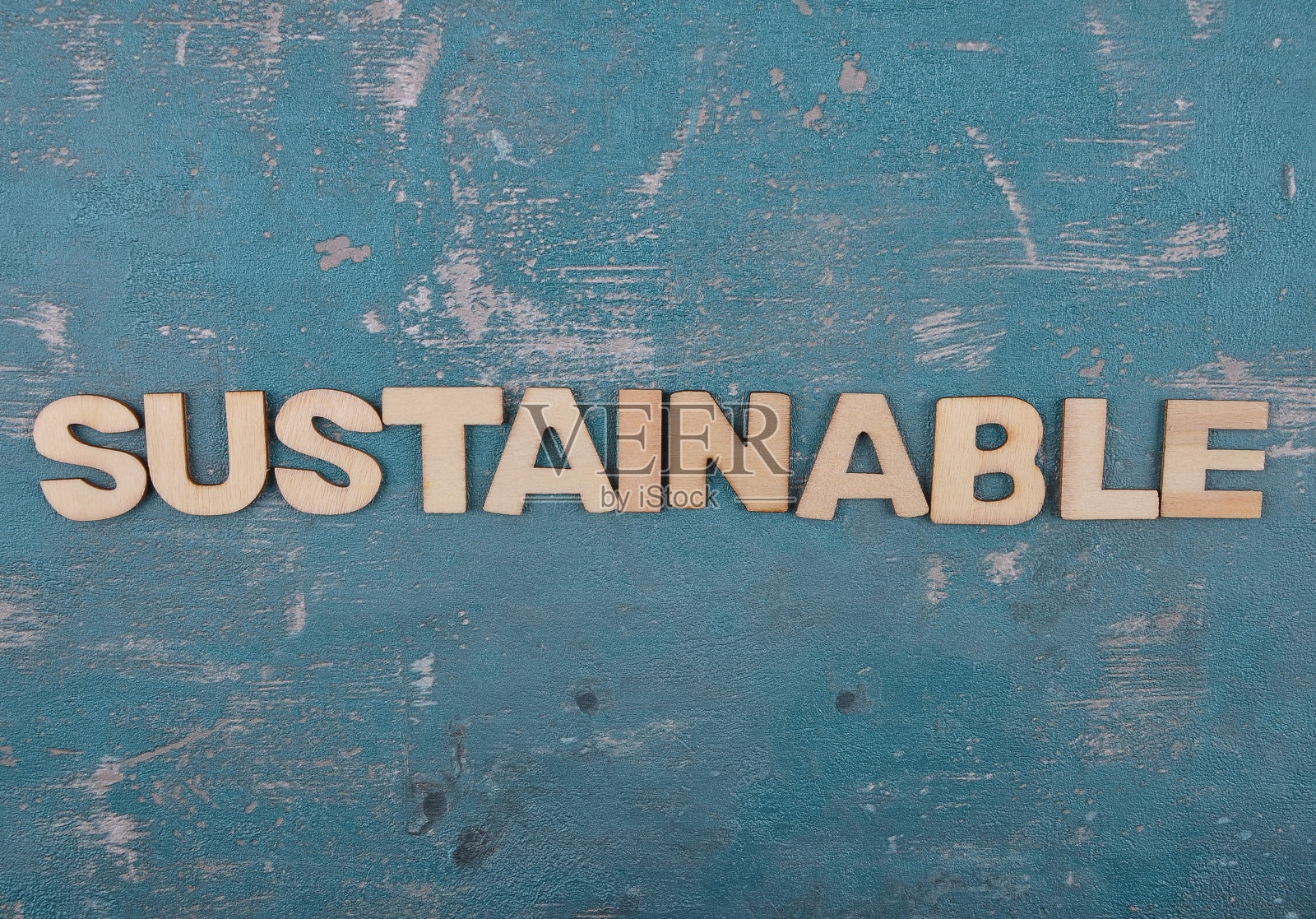 来自风化混凝土上木质字母的术语照片摄影图片