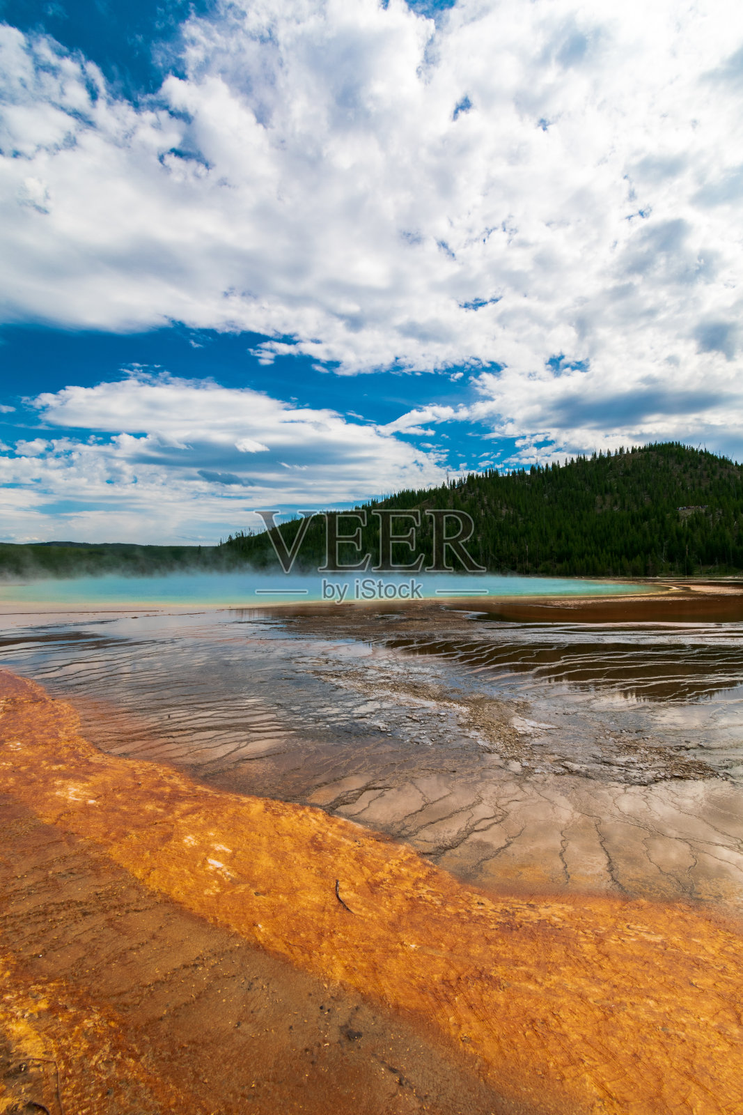 黄石公园的大棱镜泉照片摄影图片