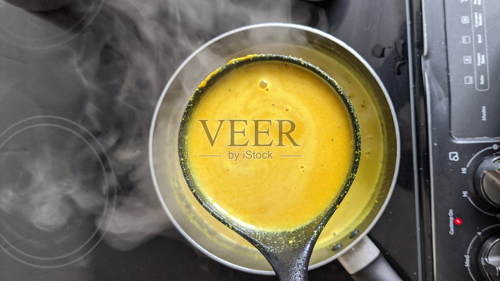 黄金姜黄拿铁咖啡照片摄影图片