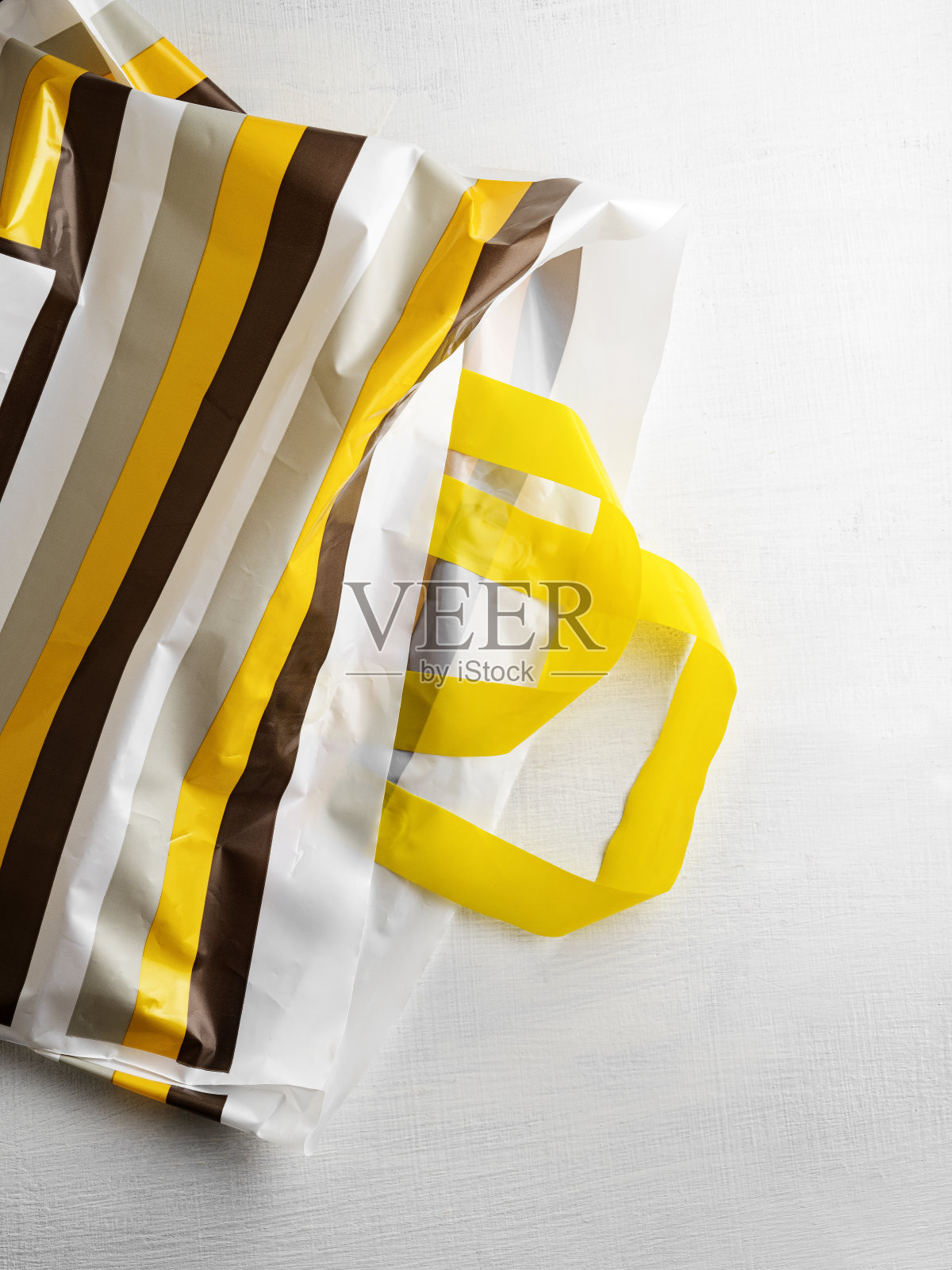 塑料袋,彩色塑料袋孤立在白色背景照片摄影图片