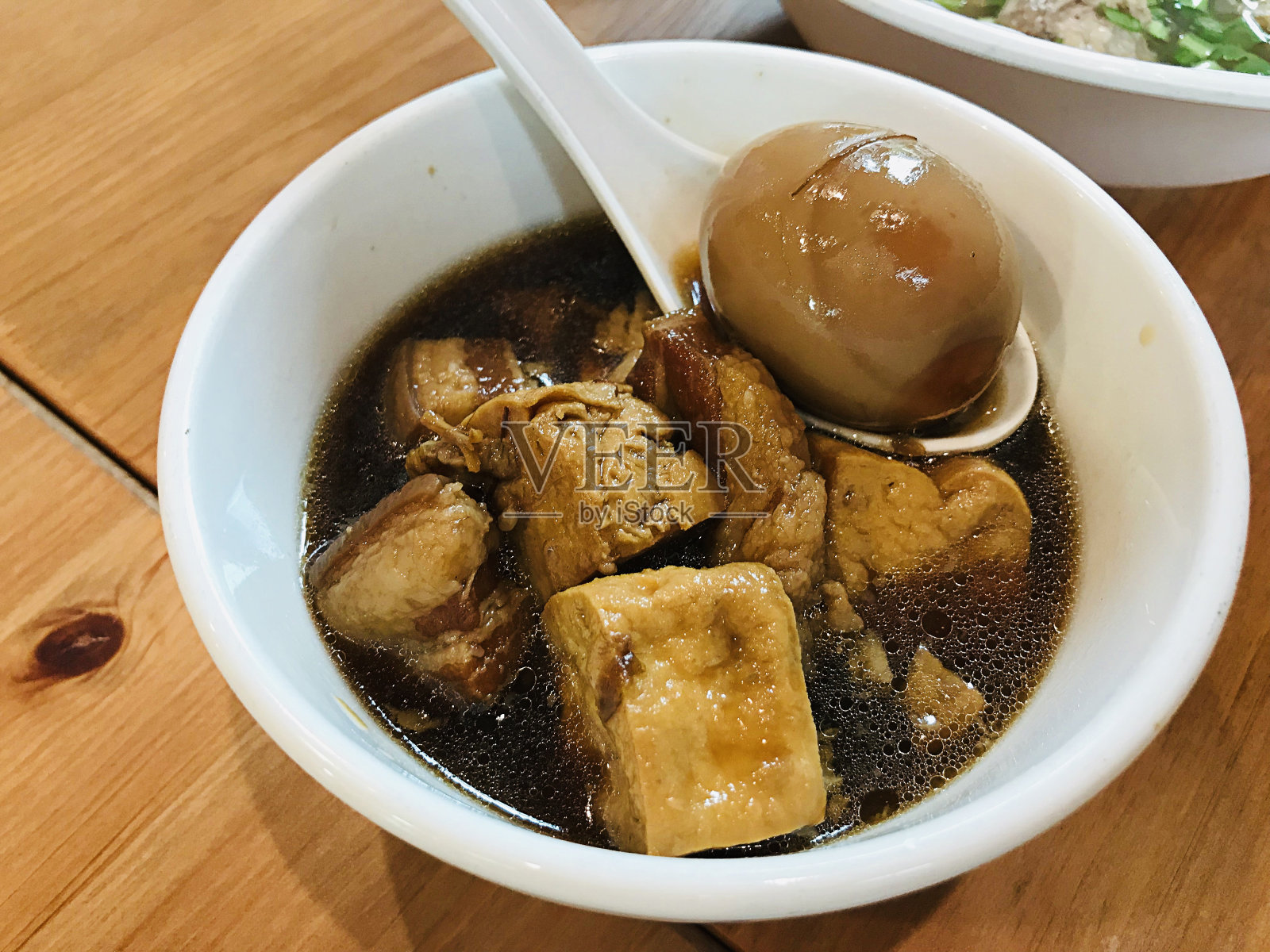 泰式猪肉蛋与中国五种香料。照片摄影图片