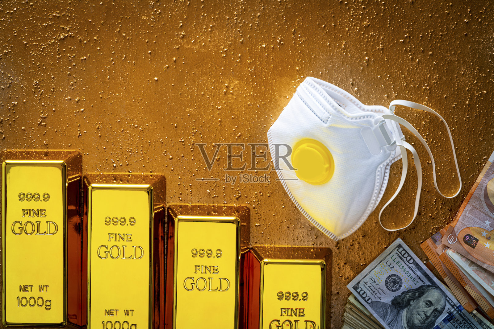 COVID-19冠状病毒金融概念与口罩和货币照片摄影图片