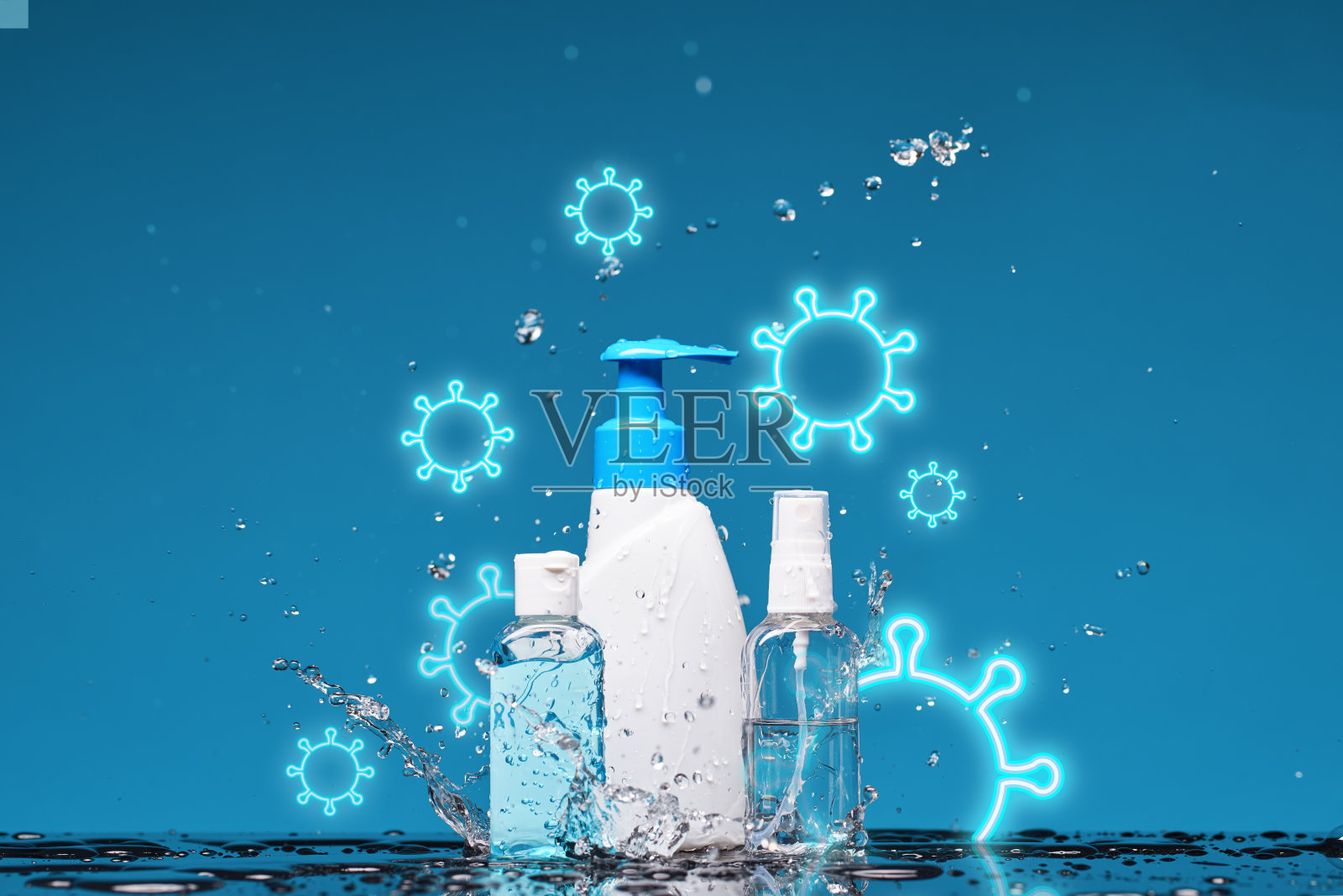 一瓶杀菌液体肥皂,喷雾和凝胶水飞溅。洗手观念,卫生观念。照片摄影图片