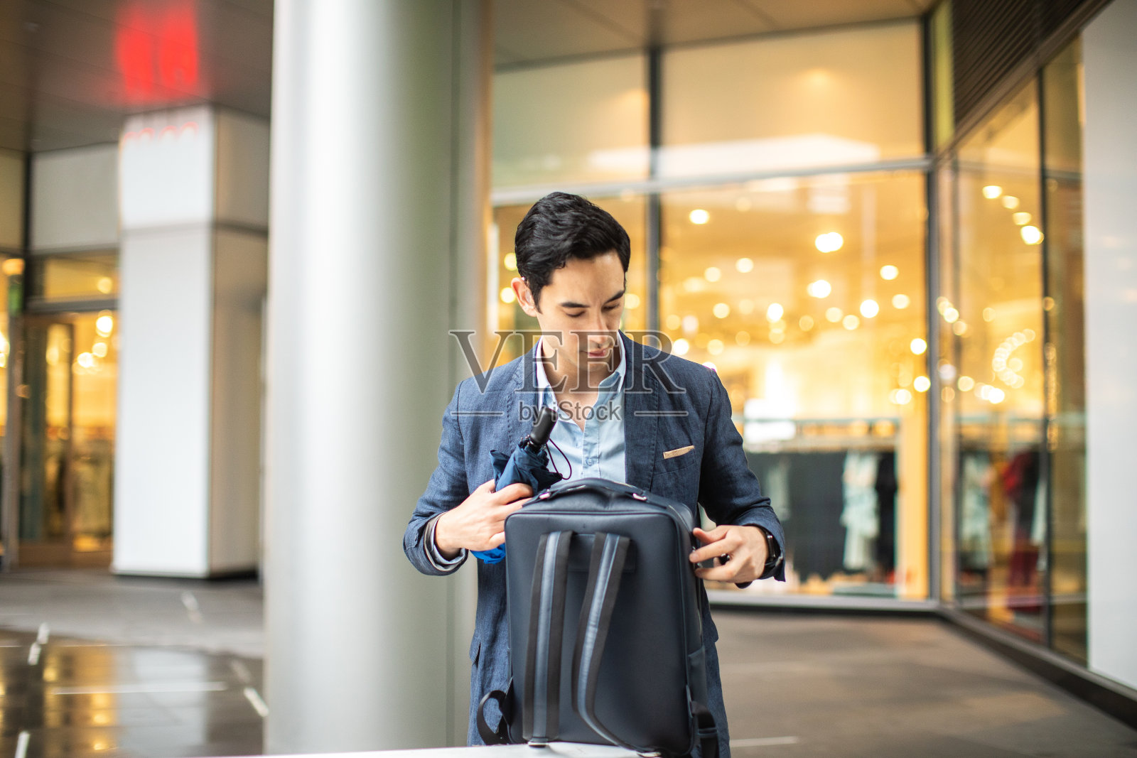 准备迎接下雨照片摄影图片