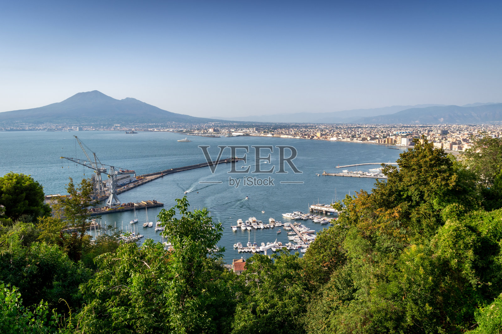 那不勒斯湾与维苏威火山照片摄影图片