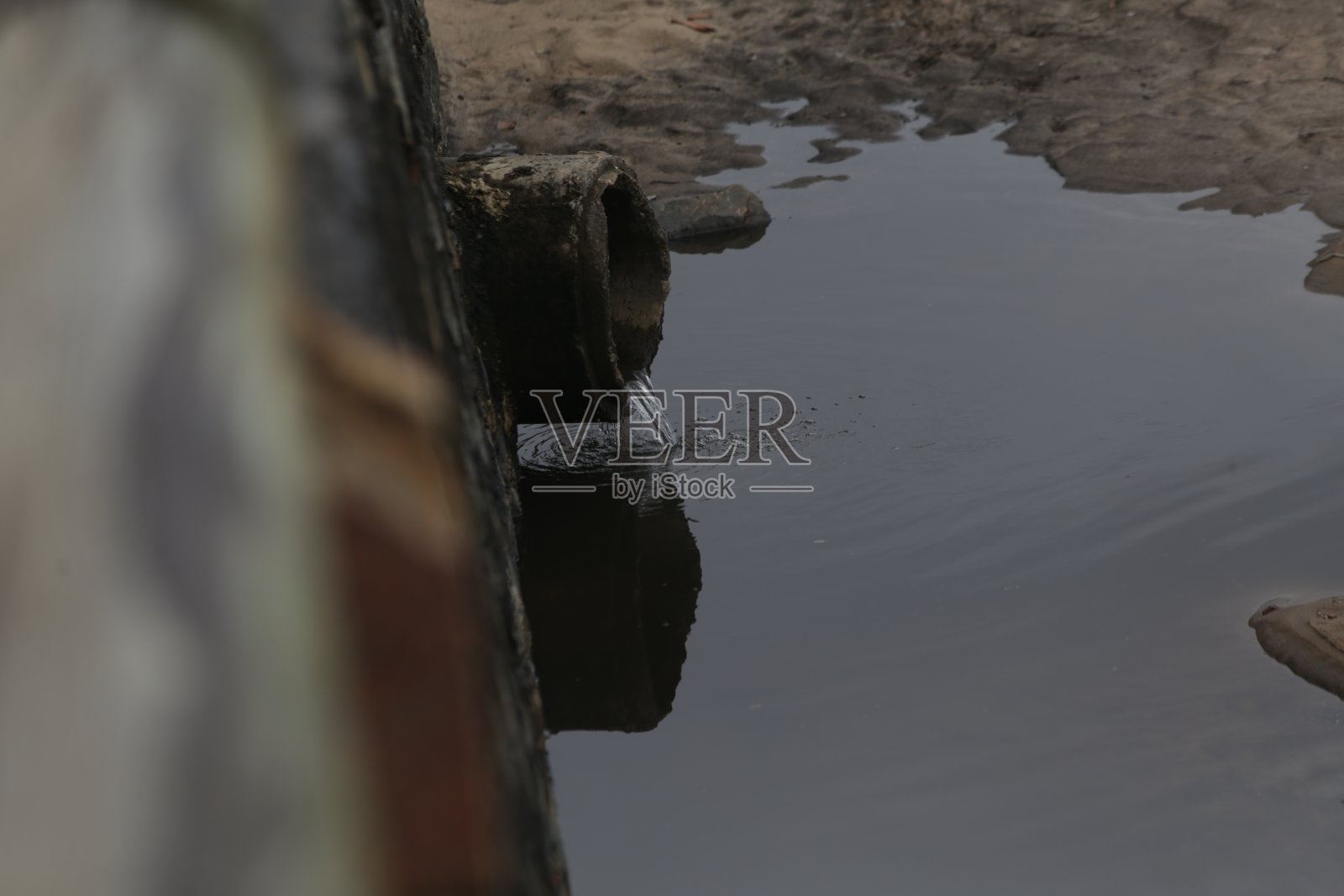 萨尔瓦多的露天污水照片摄影图片