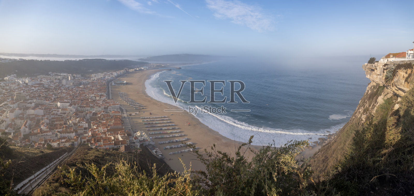 葡萄牙纳扎尔城全景。照片摄影图片