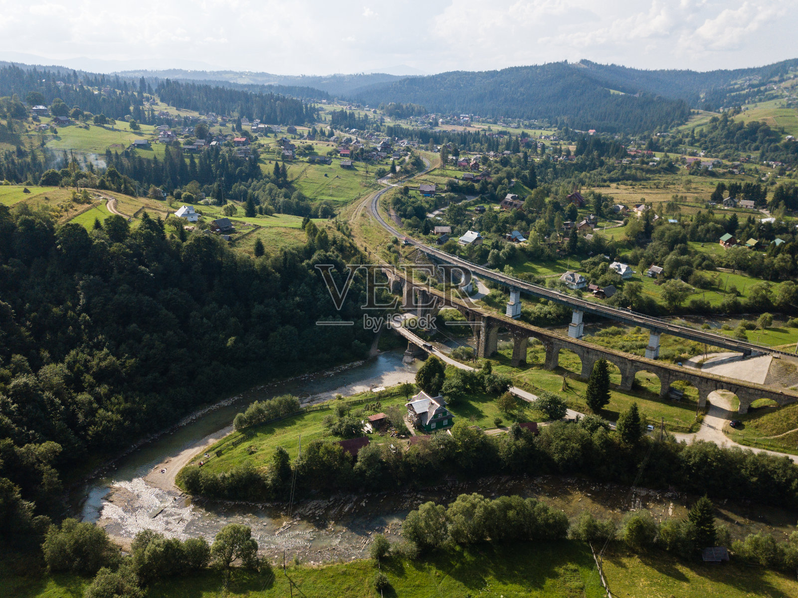 乌克兰喀尔巴阡沃罗赫塔旧高架桥铁路照片摄影图片