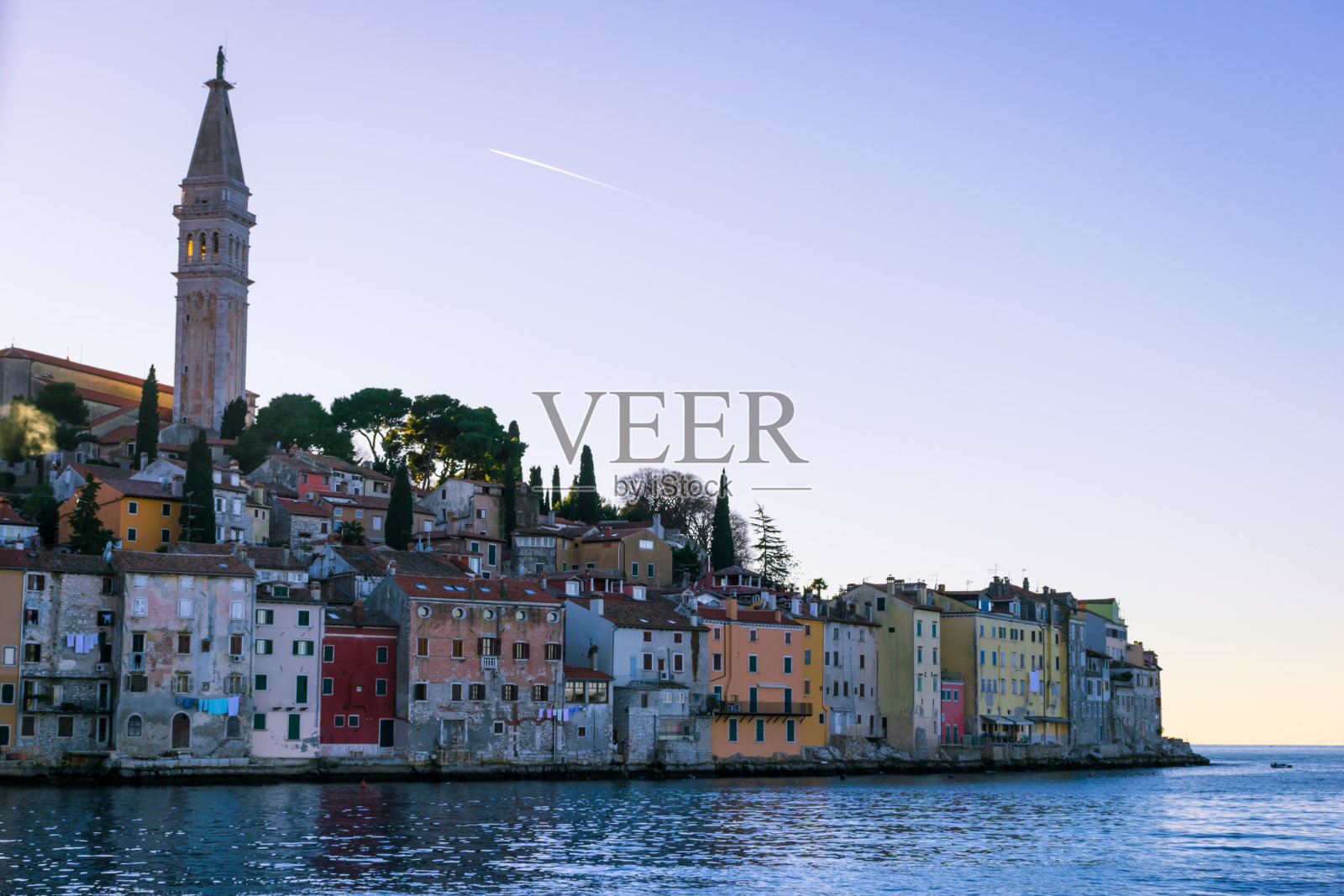 克罗地亚老城罗温吉的日落景色照片摄影图片