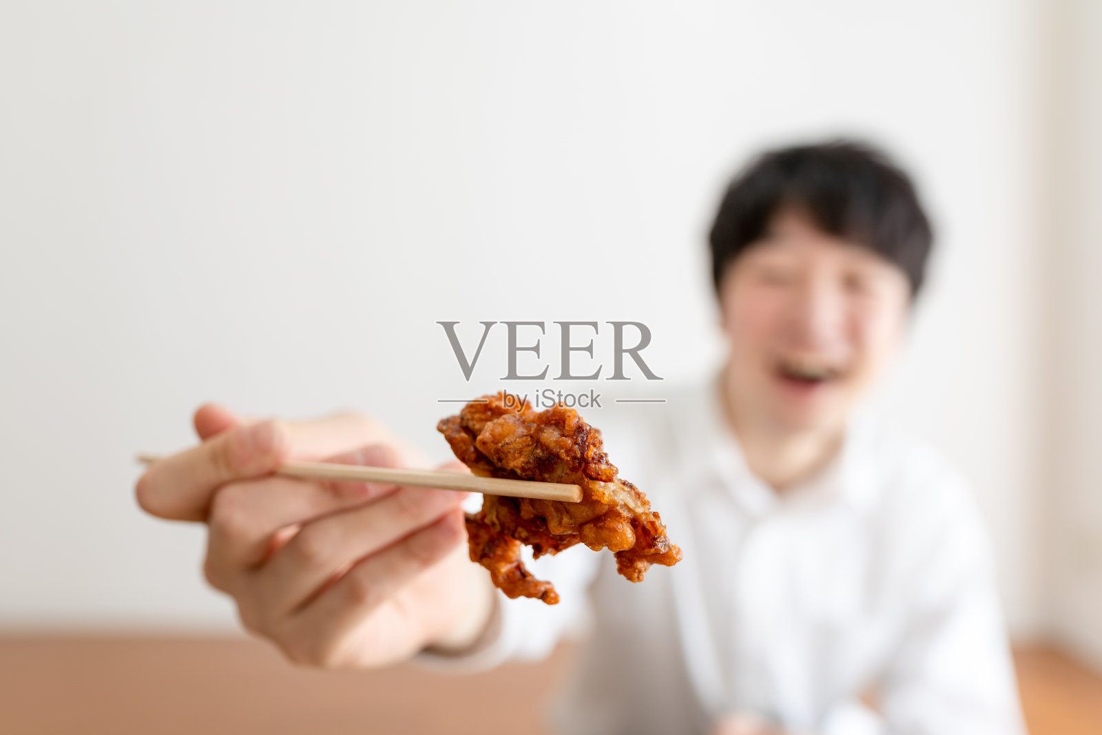 午休在室内,POV照片摄影图片