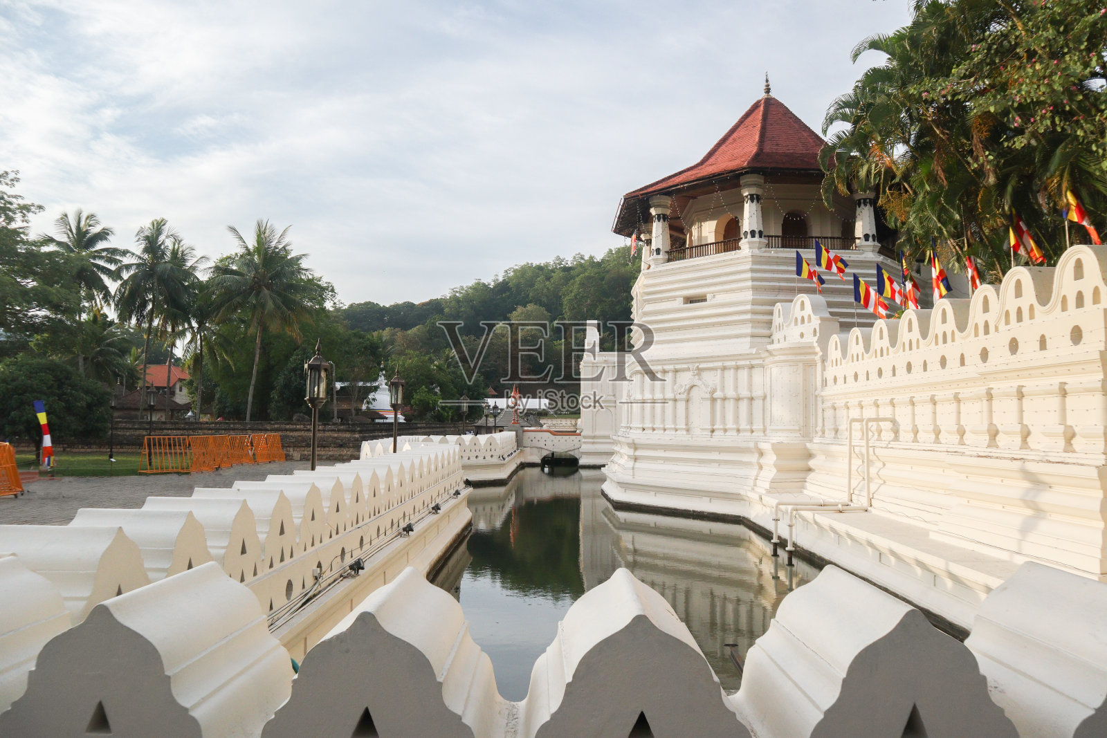 Sri Dalada Maligawa或圣牙舍利寺是斯里兰卡康提市的一座佛教寺庙照片摄影图片