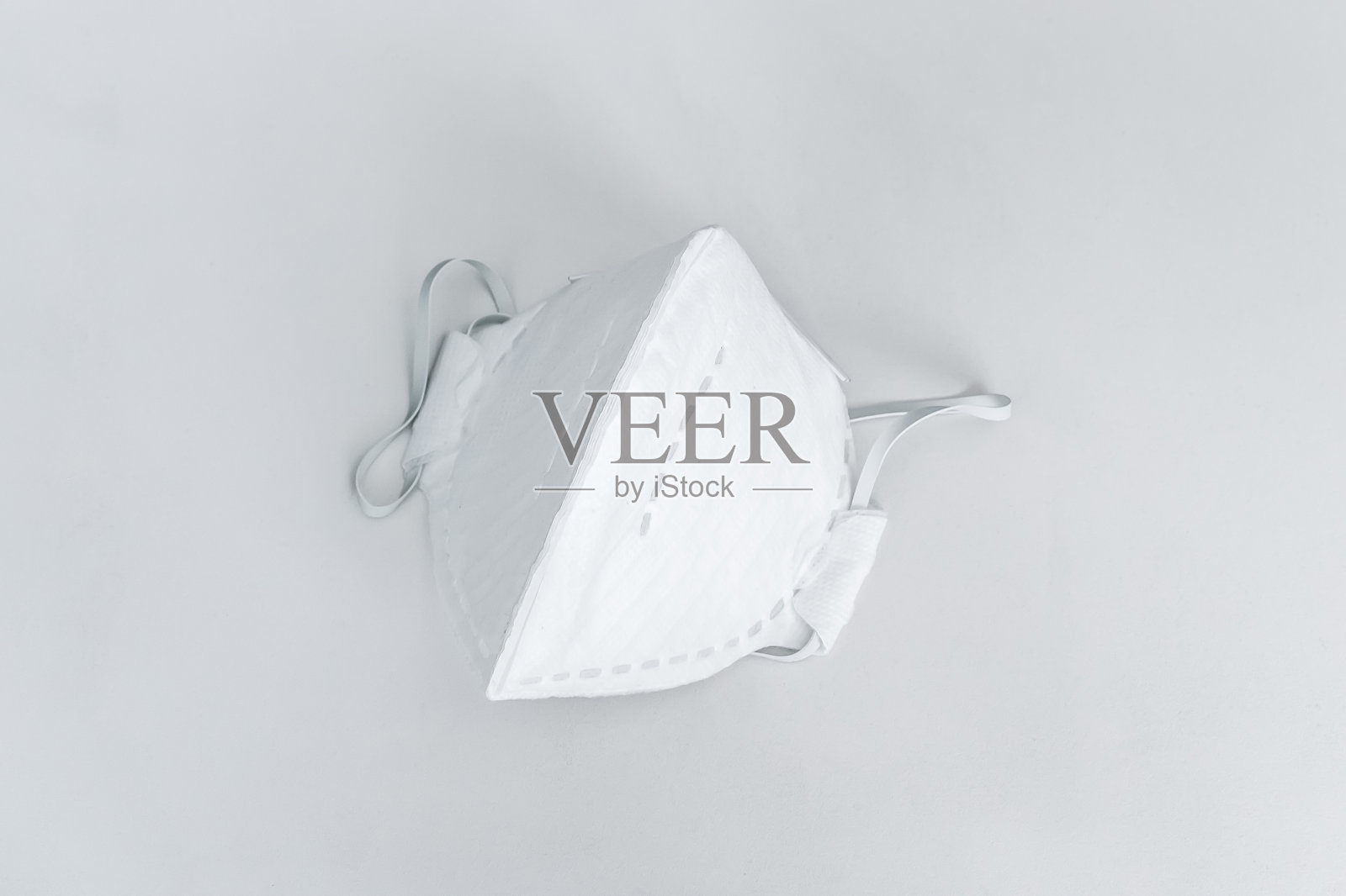 过滤保护工人不受灰尘影响的安全面罩。孤立在白色背景上。照片摄影图片