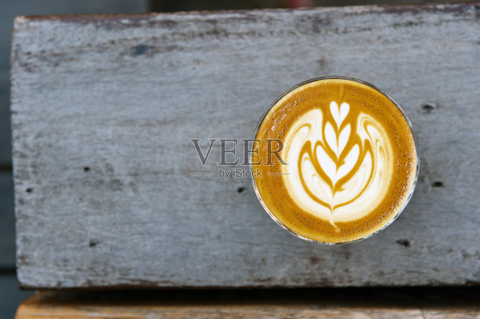 一杯拉花咖啡照片摄影图片