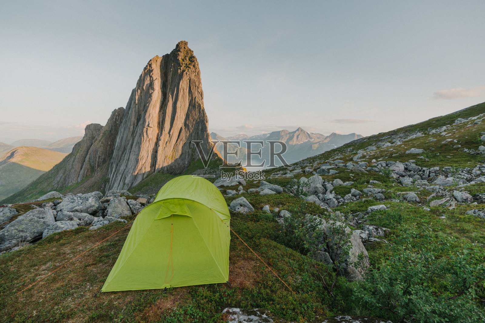 Senja上Segla山附近的帐篷风景照片摄影图片