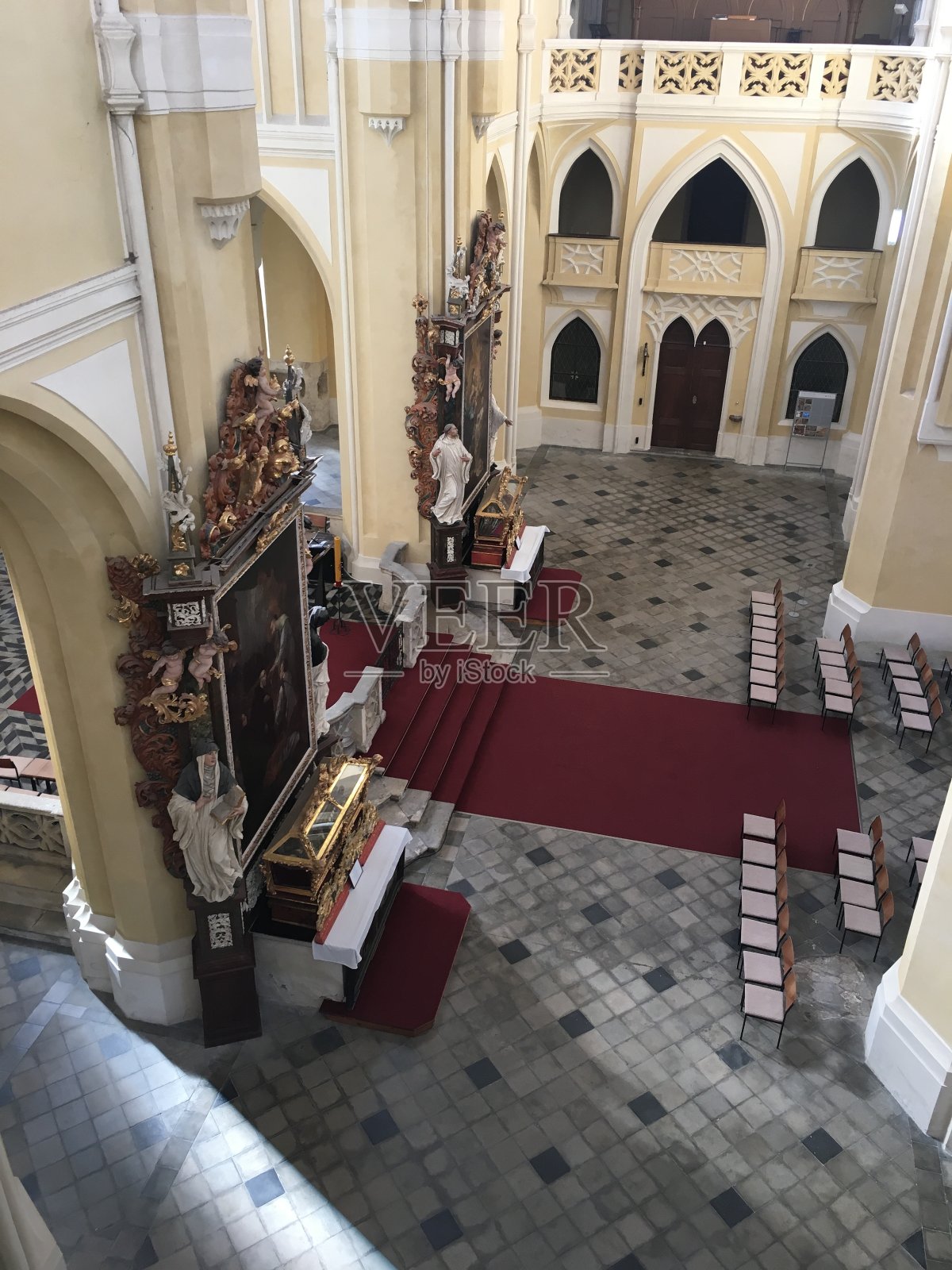 捷克共和国库特纳霍拉的圣母升天教堂和浸信会圣约翰的观点照片摄影图片