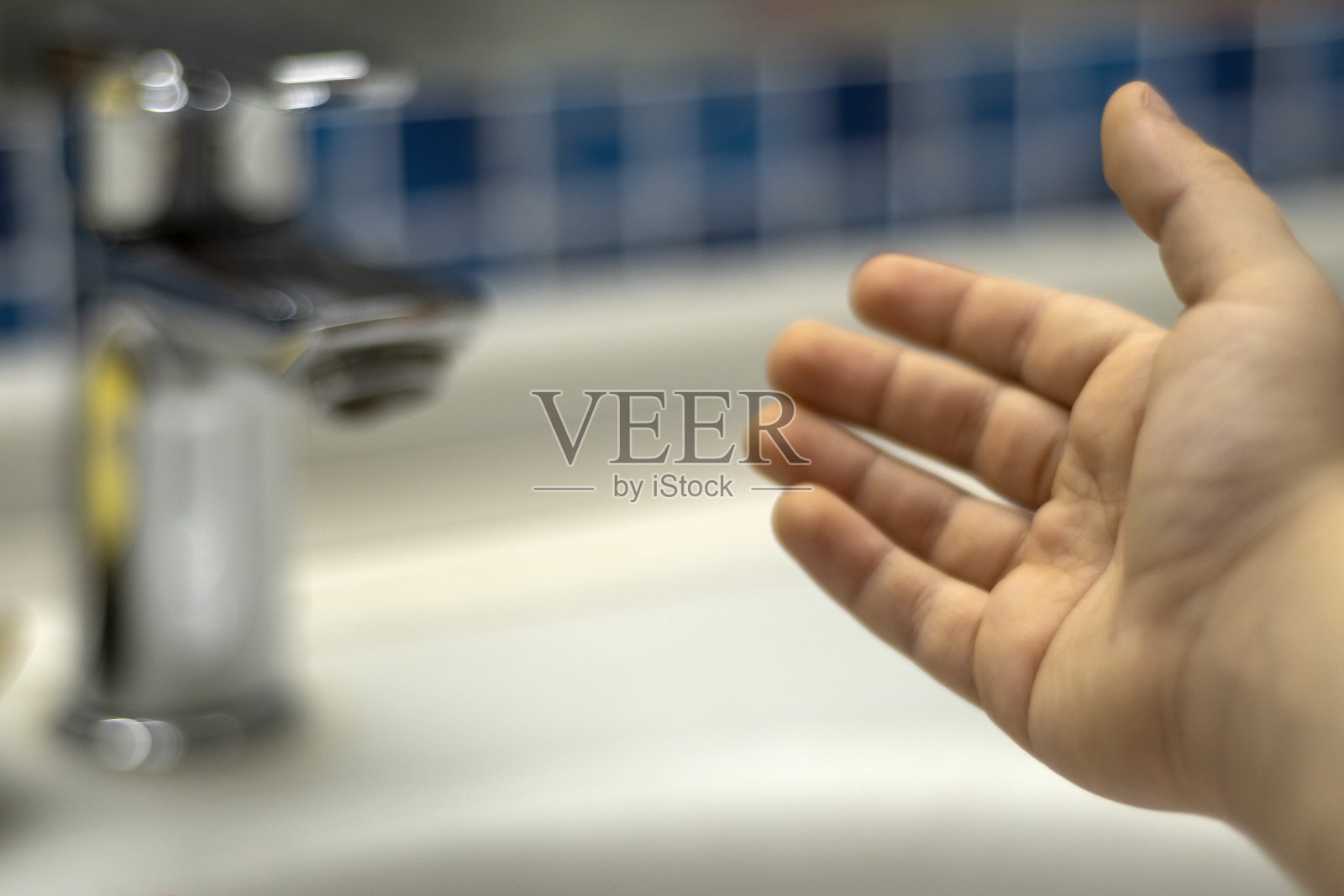 做好洗手准备,预防病毒和新冠肺炎照片摄影图片