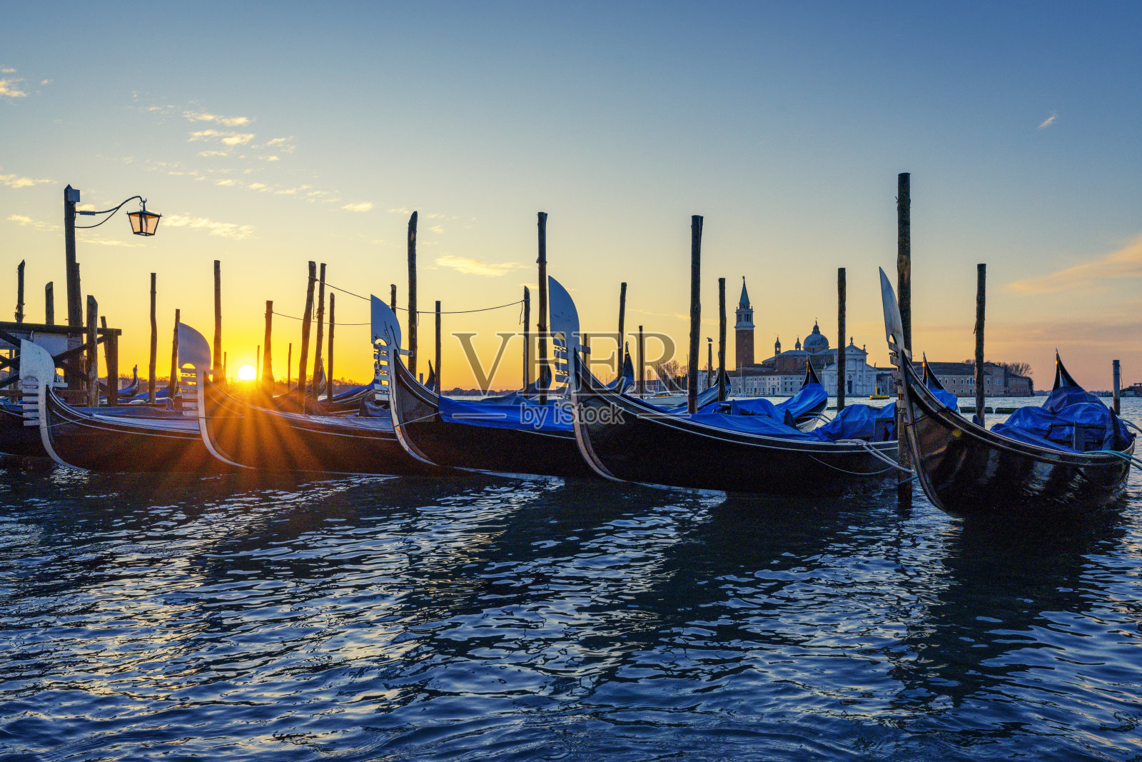 贡多拉日出时照片摄影图片