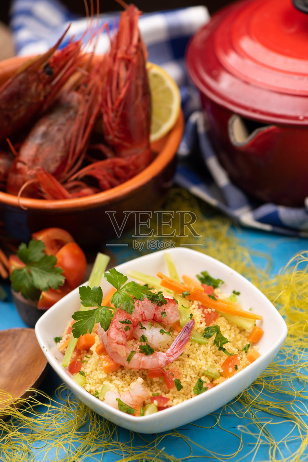 马扎拉·德尔瓦洛的鱼蒸粗麦粉配对虾照片摄影图片