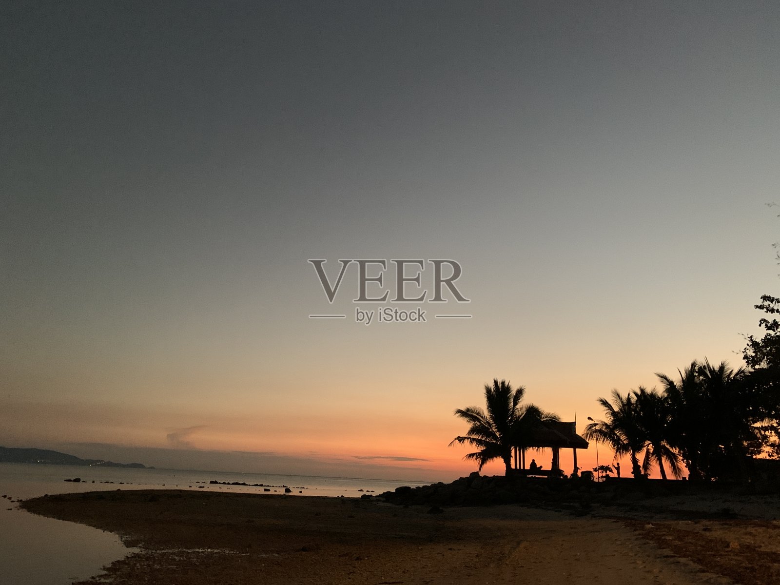 日落在沙滩照片摄影图片