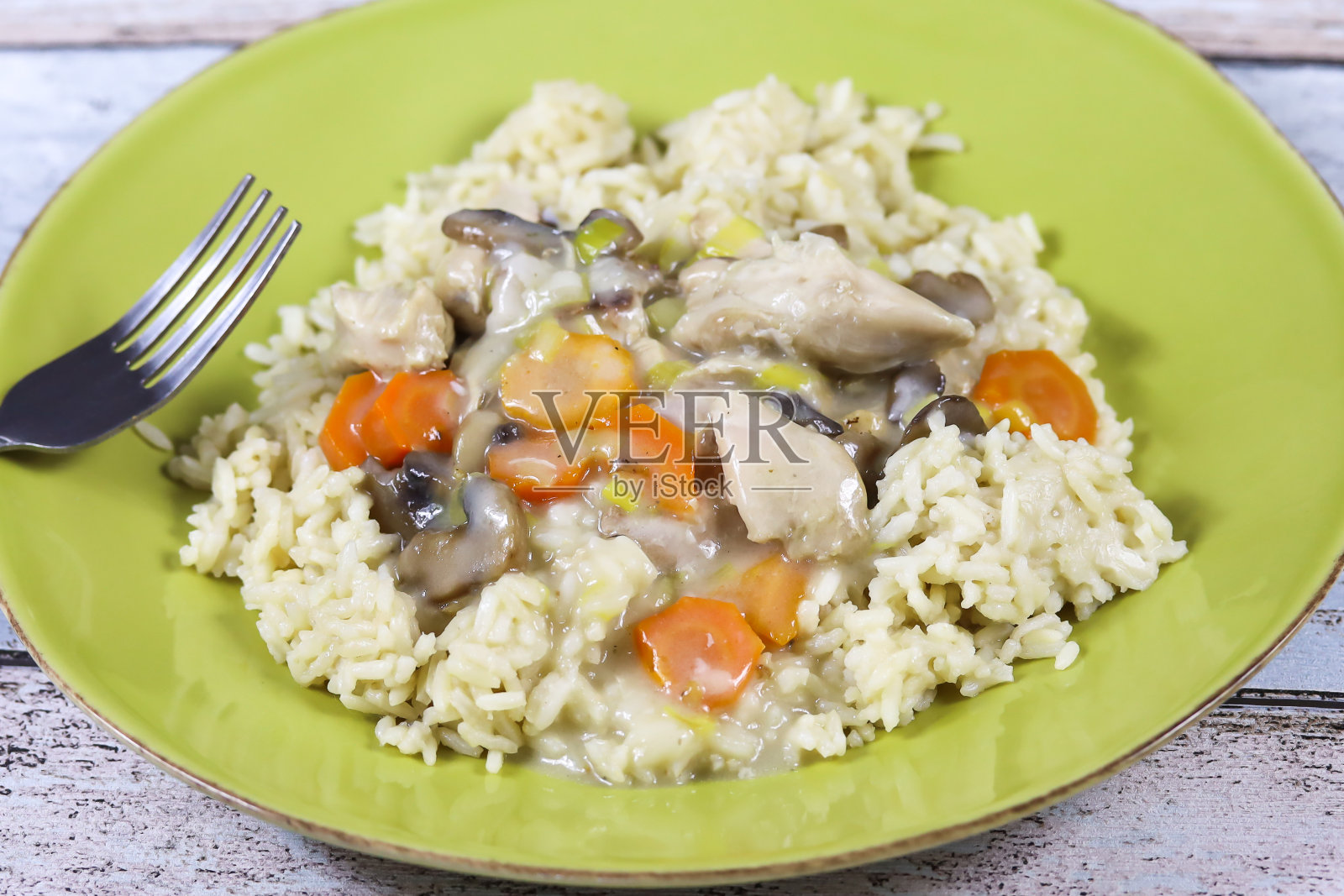 火鸡毯子放在盘子里照片摄影图片