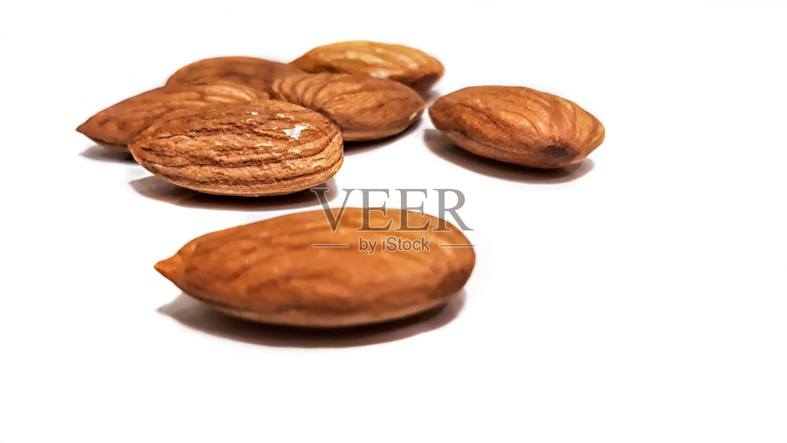 生杏仁。照片摄影图片