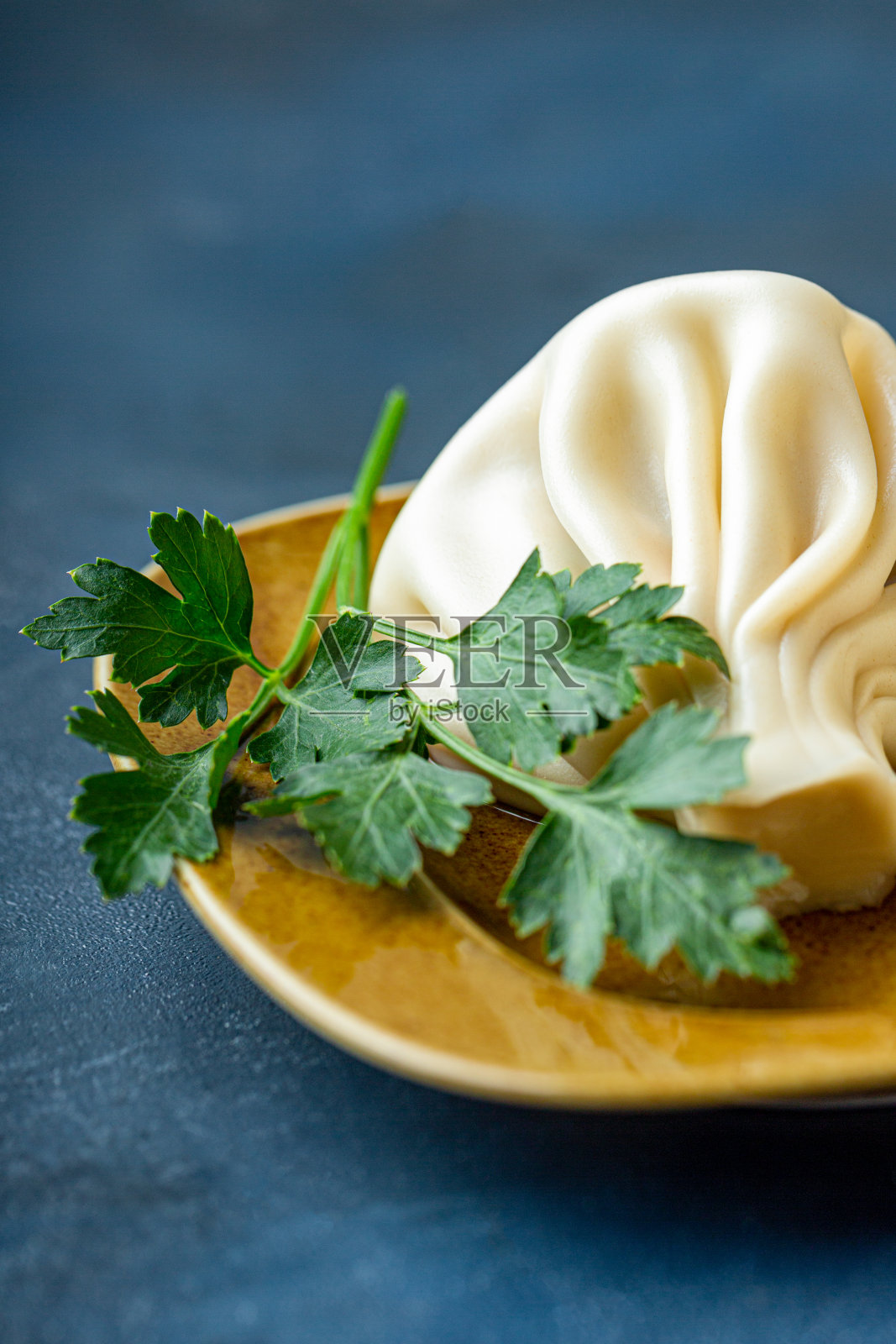 Khinkali,格鲁吉亚饺子,格鲁吉亚传统美食。在一个板块的侧面照片摄影图片