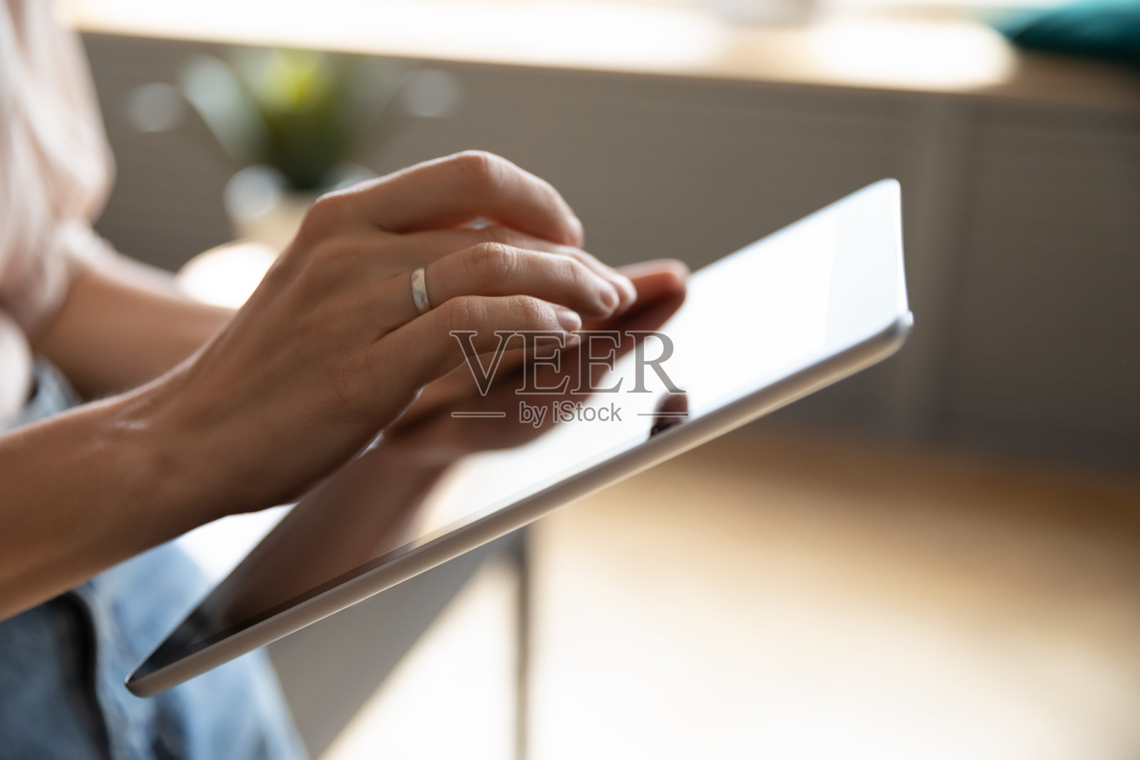 专注于女性创意员工专业制作设计项目。照片摄影图片