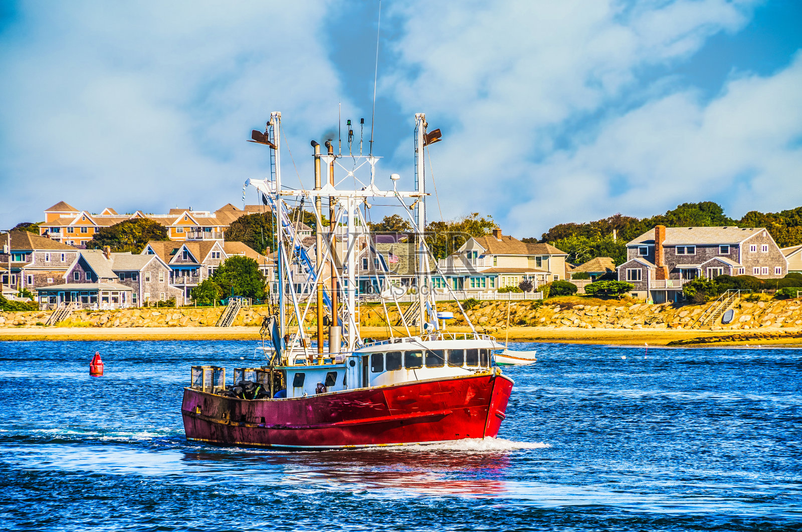 红色的渔船照片摄影图片