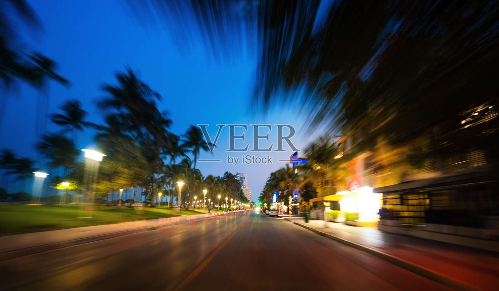 在迈阿密海滩的海洋大道上开车照片摄影图片