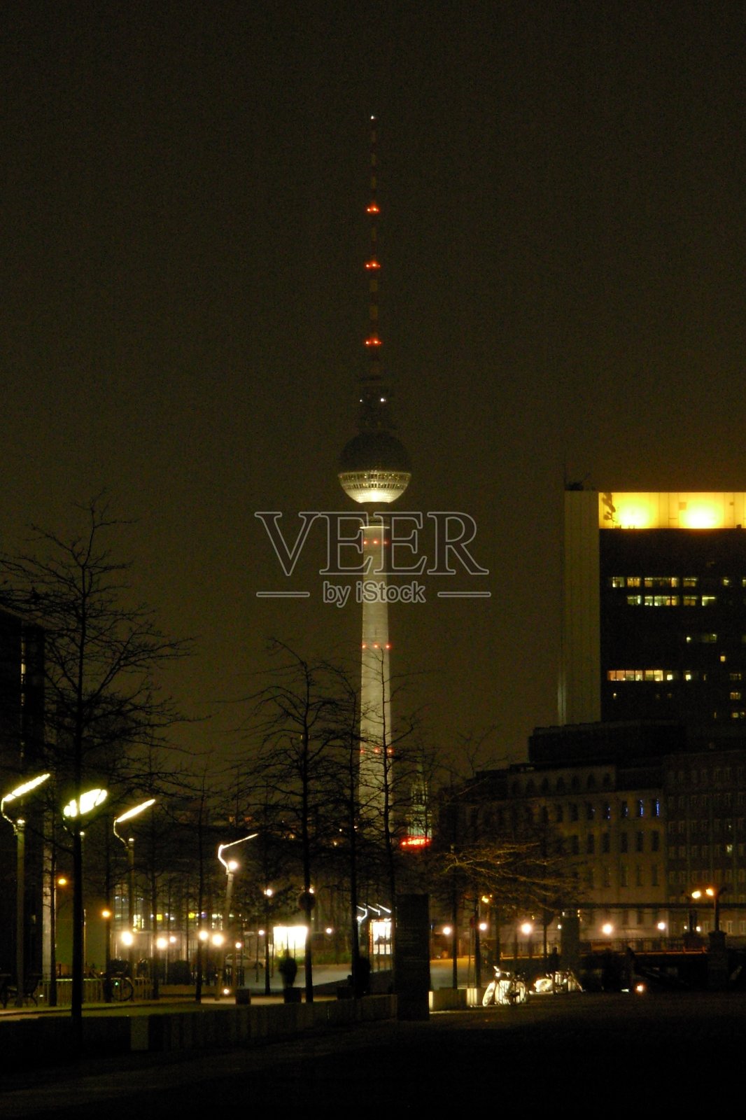 柏林电视塔的夜晚照片摄影图片