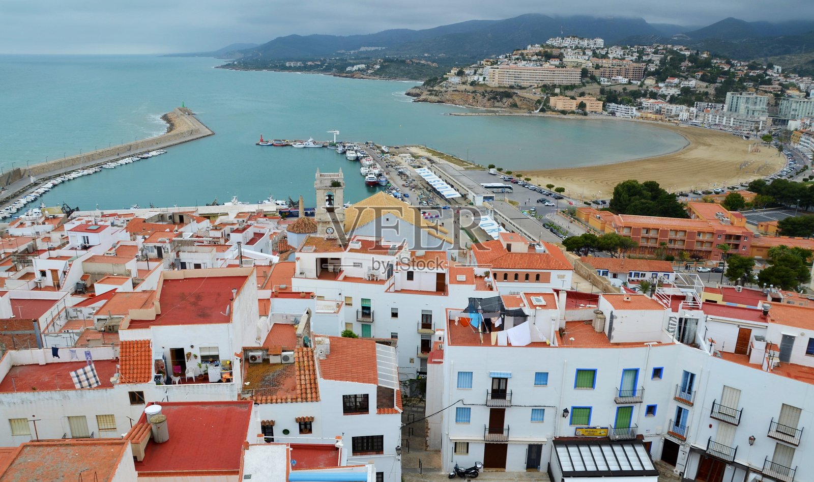 鸟瞰图Peniscola镇朝向海港照片摄影图片