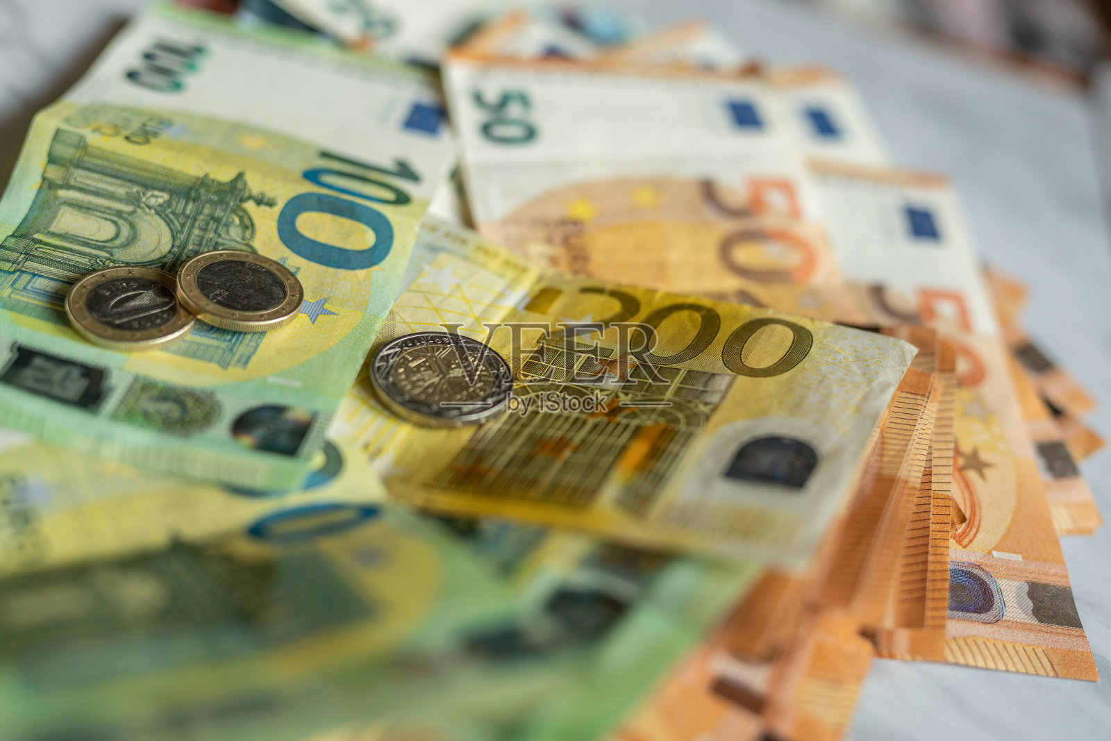欧元货币现金货币纸币纸币50 100 200和硬币照片摄影图片