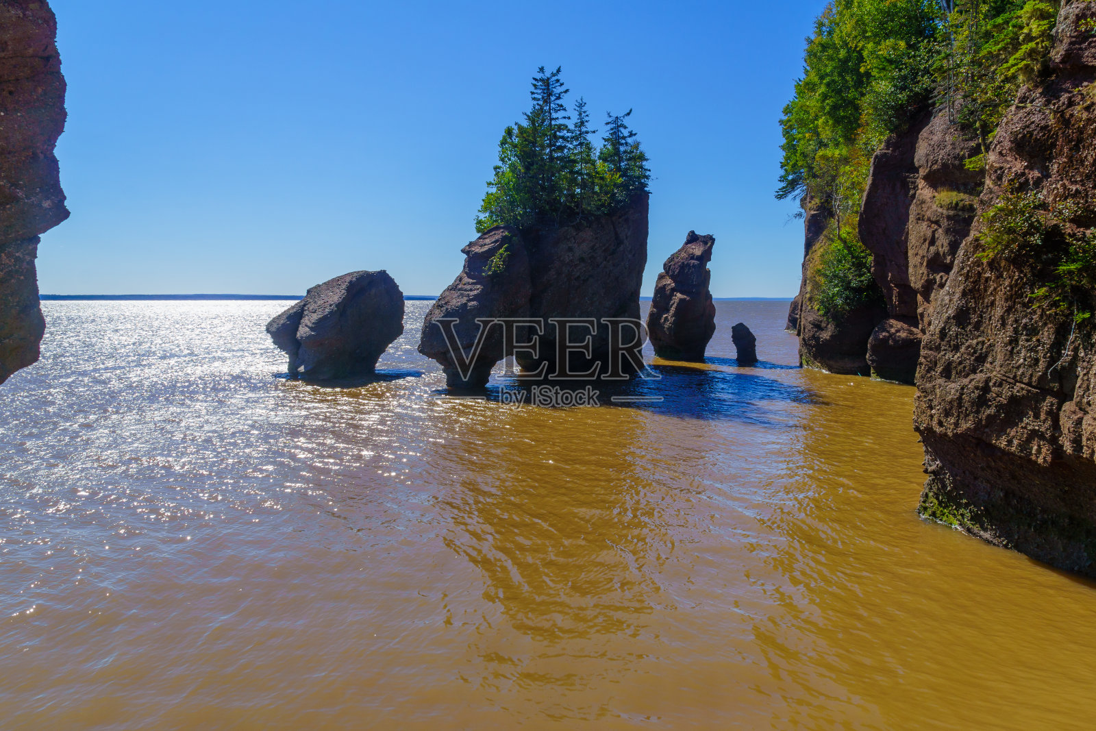 涨潮时的霍普韦尔岩石照片摄影图片