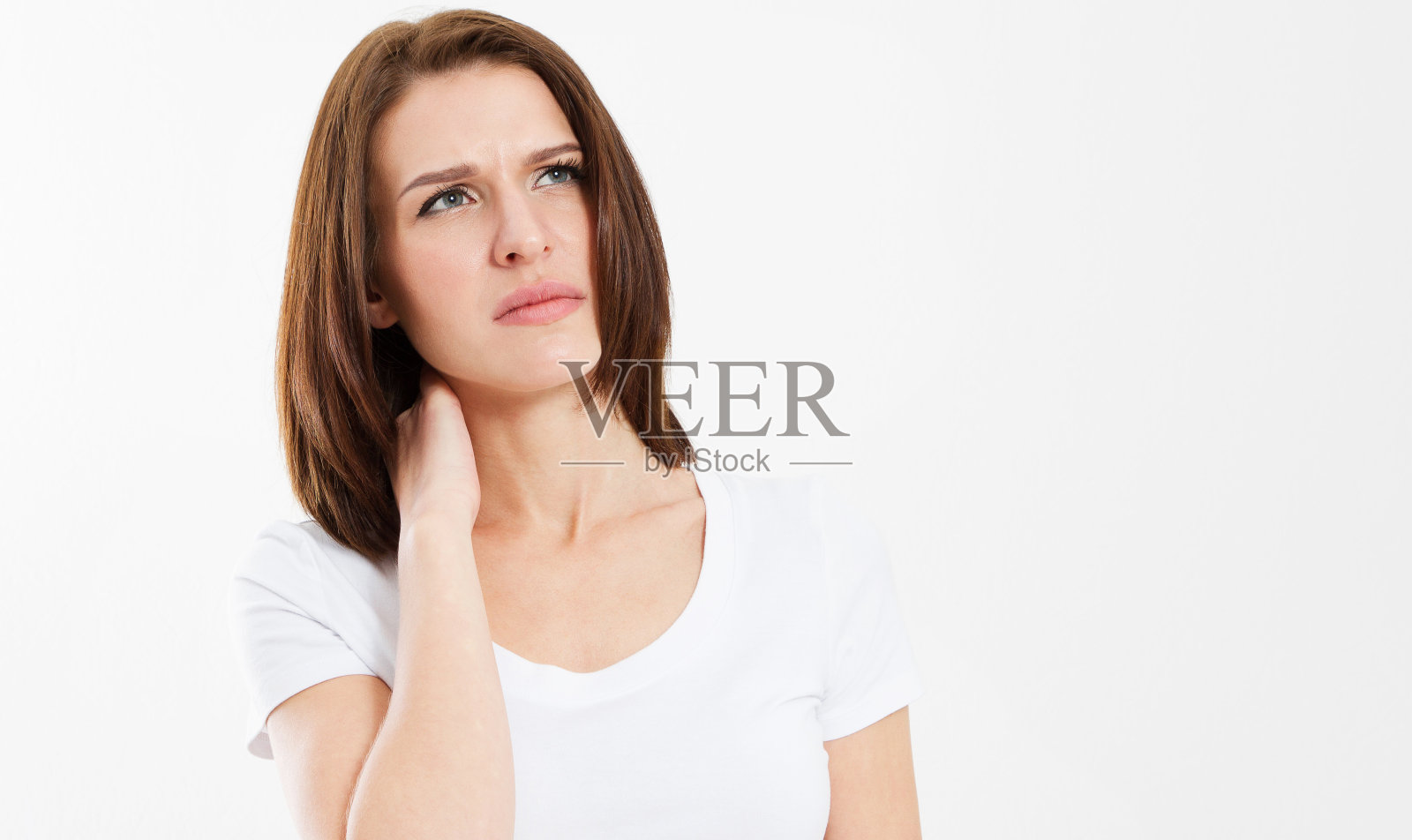 颈部疼痛的妇女-白色背景下的孤立医疗照片。照片摄影图片