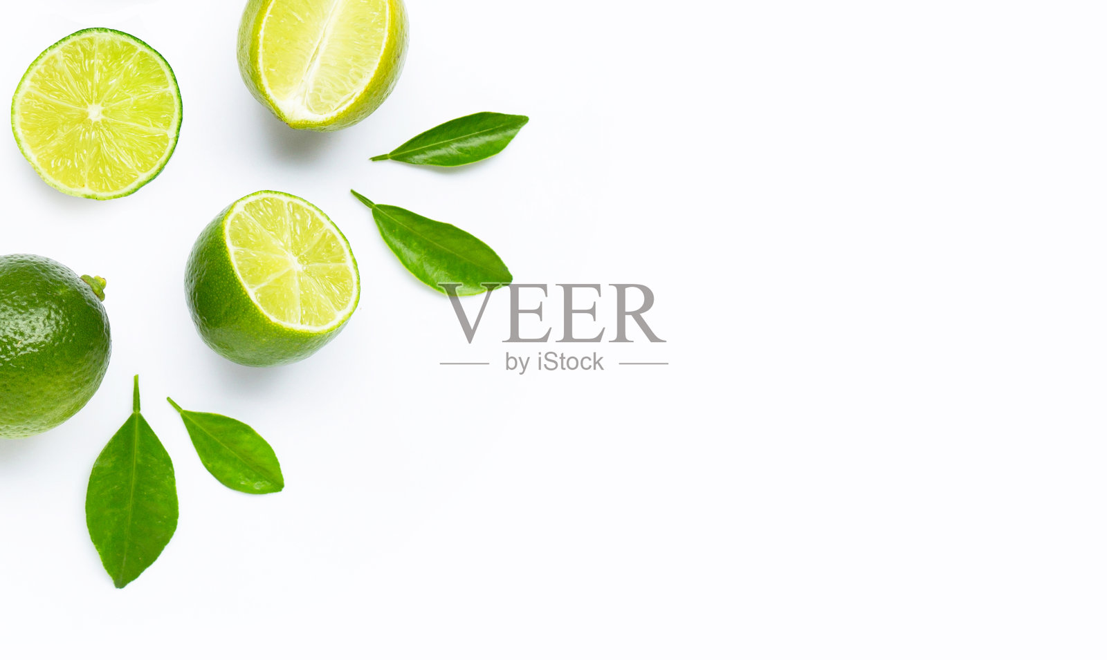 叶子孤立在白色背景上的酸橙。照片摄影图片