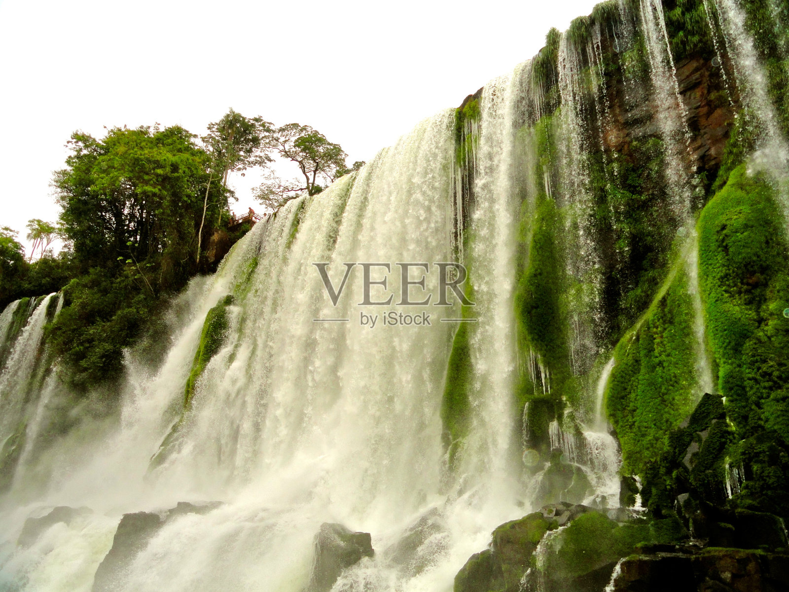 伊瓜苏瀑布,Iguazú瀑布,伊瓜苏瀑布,或Iguaçu瀑布,位于阿根廷米塞内斯省和巴西州Paraná交界处的伊瓜苏河上。照片摄影图片