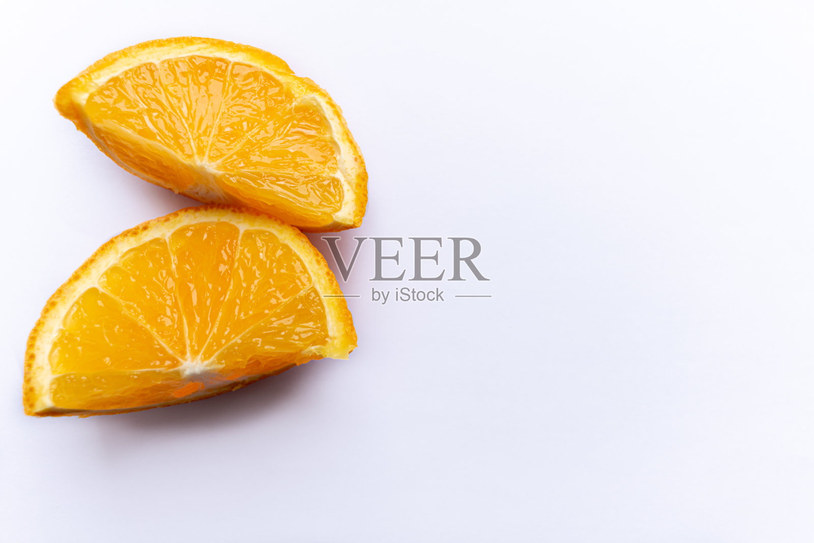 切片的橙子在白色的背景。水果的模式。新鲜的柑橘。网络文章模板。销售优惠券。访问卡。你的信息。文本空间。回车键。照片摄影图片