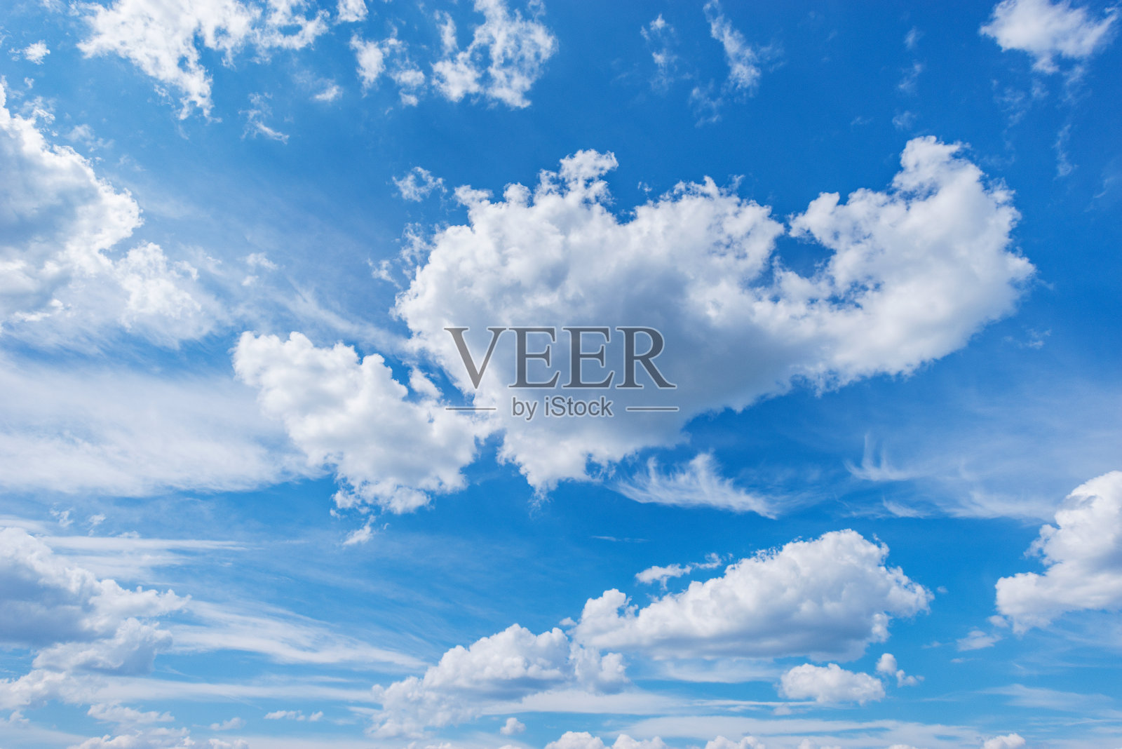 白天天空中令人惊叹的云景。照片摄影图片