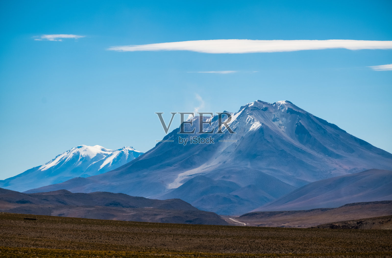阳光明媚的玻利维亚雪山照片摄影图片