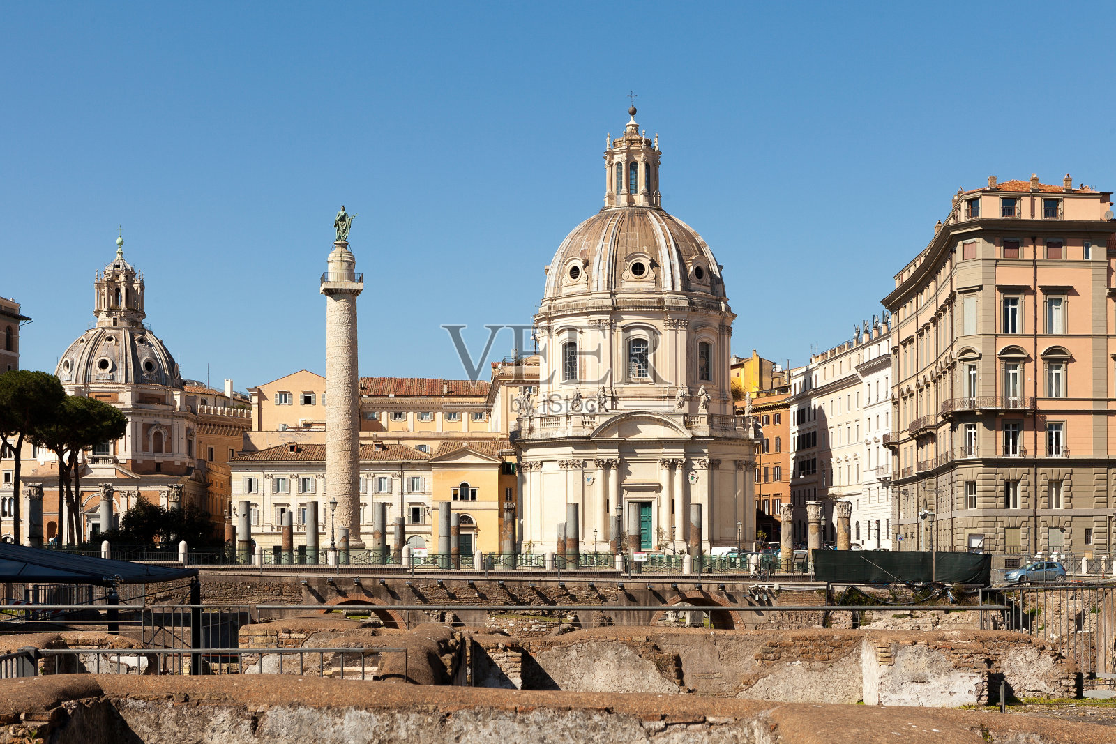 特拉扬论坛。照片摄影图片
