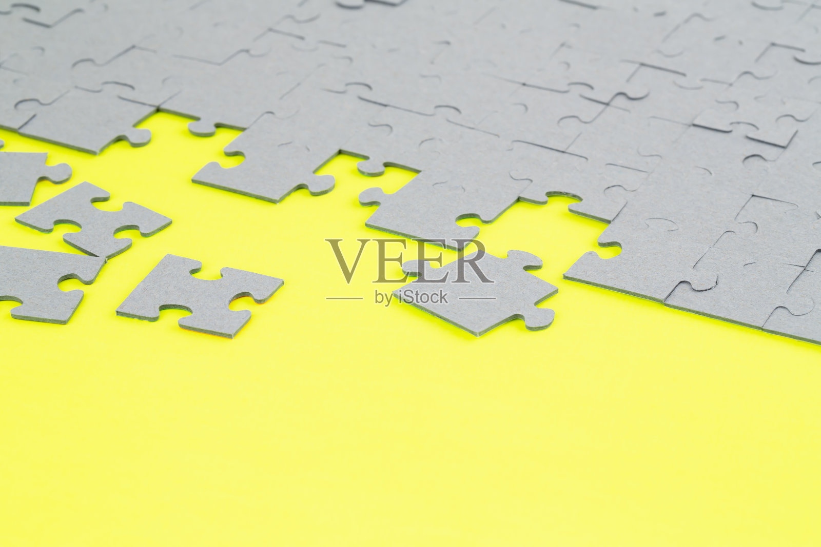 未完成的拼图碎片照片摄影图片