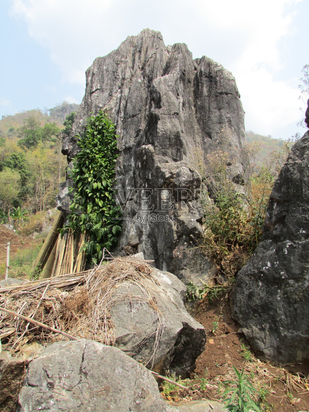 在Chiang Dao国家公园和野生动物保护区的巨石,石头和岩层照片摄影图片